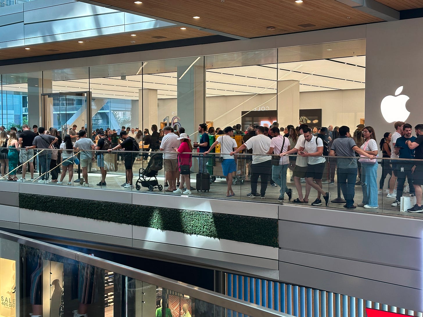 https://upload.wikimedia.org/wikipedia/commons/7/79/Waiting_in_Line_at_the_Apple_Store%2C_Downtown_Miami_FL_20_Sept_2024.jpg https://upload.wikimedia.org/wikipedia/commons/7/79/Waiting_in_Line_at_the_Apple_Store%2C_Downtown_Miami_FL_20_Sept_2024.jpg