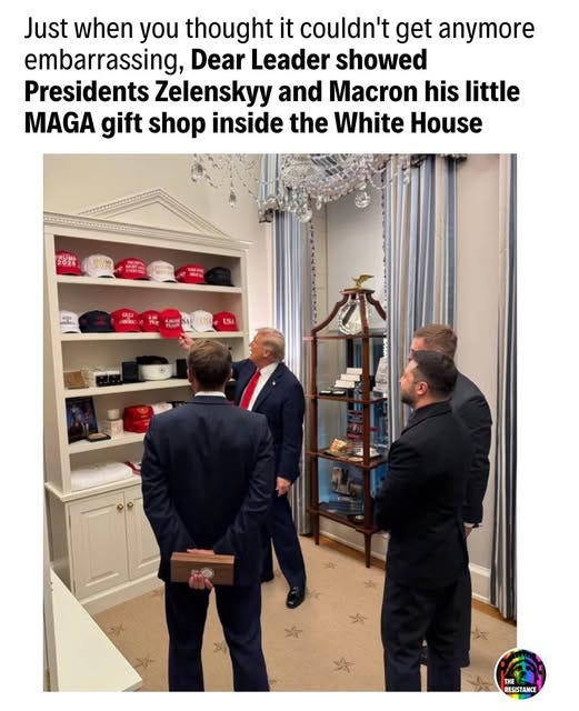 May be an image of ‎3 people, hat, the Oval Office, hat shop and ‎text that says '‎Just when you thought it couldn't get anymore embarrassing, Dear Leader showed Presidents Zelenskyy and Macron his little MAGA gift shop inside the White House 香台館 م 承 GlEe THE RESISIANCE‎'‎‎
