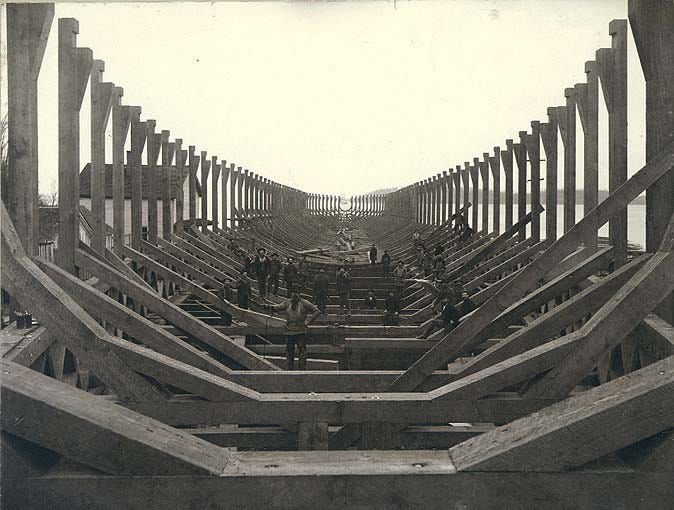 File:Log boom cradle construction, Port Blakely, Washington, ca1904 (HESTER 201).jpeg