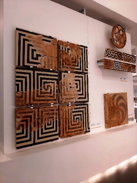 decorazioni greche ricostruite al Museo Archeologico di Reggio Calabria