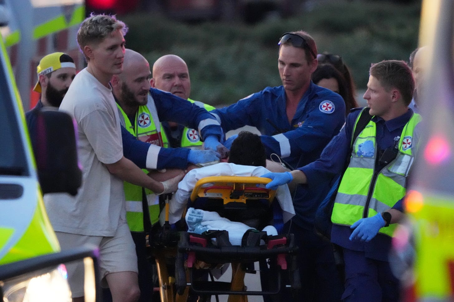 11 killed in Australian shooting targeting Jewish community, premier says -  ABC News
