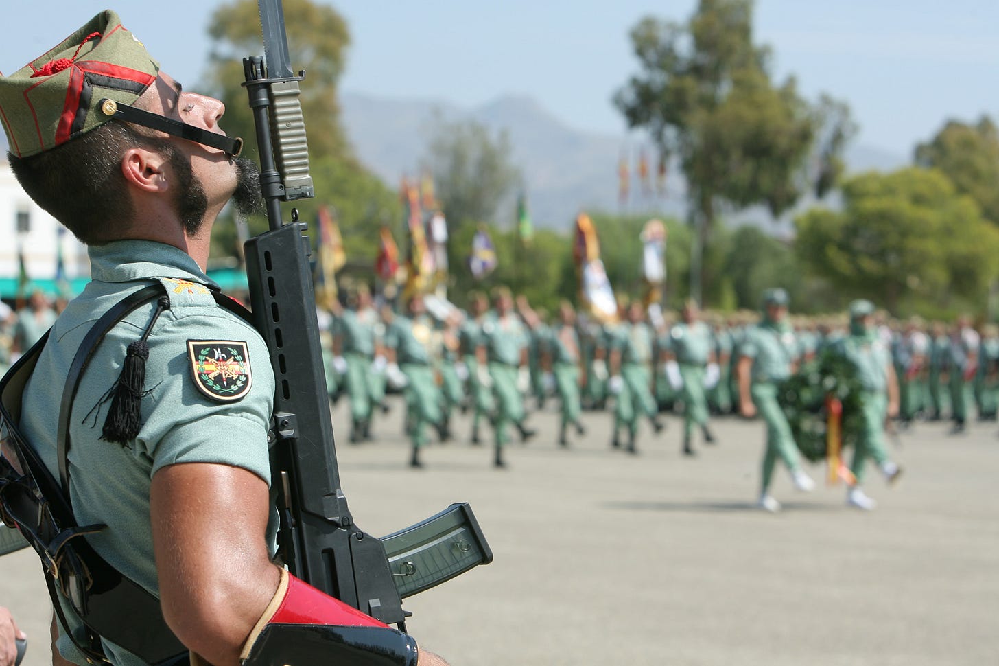 https://www.defensa.gob.es/Galerias/gabinete/multimedia/fototeca/imagen/2008/09/20080920_Legion_aniv_Al_08_G.jpg