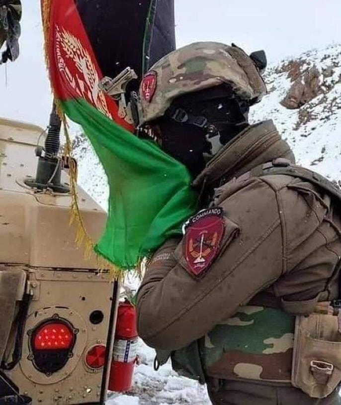 ANA Commando embraces his national flag just before entering a firefight  with the taliban, where he would lose his life [720x720] : r/MilitaryPorn
