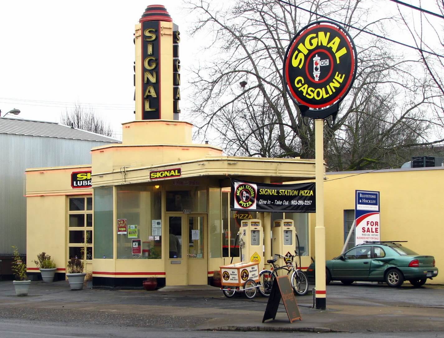https://www.atomic-ranch.com/wp-content/uploads/2021/06/St_Johns_Signal_Tower_Gas_Station_-_Portland_Oregon-1.jpg