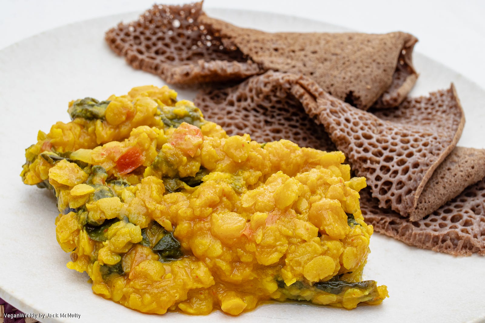 Yalangoch yosh ayollar