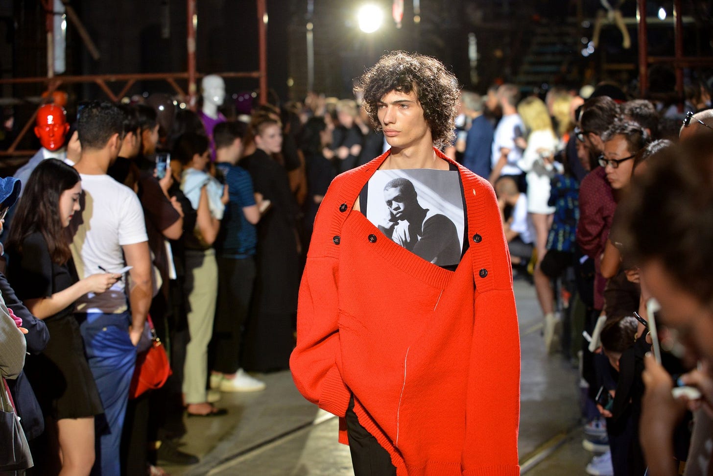 Raf Simons Salutes Robert Mapplethorpe, a Fellow Provocateur - The New York  Times