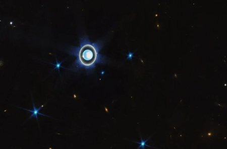 La planète Uranus. image d'artiste. La planète Uranus. image d'artiste.