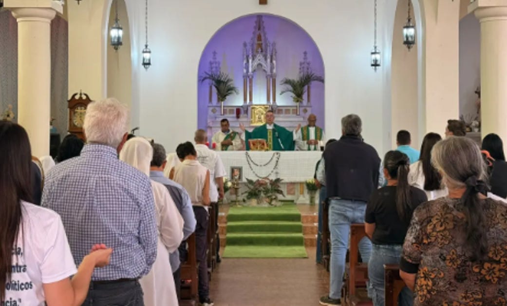 Familiares y defensores de derechos humanos celebraron una misa por los presos políticos fallecidos bajo custodia del Estado Familiares y defensores de derechos humanos celebraron una misa por los presos políticos fallecidos bajo custodia del Estado
