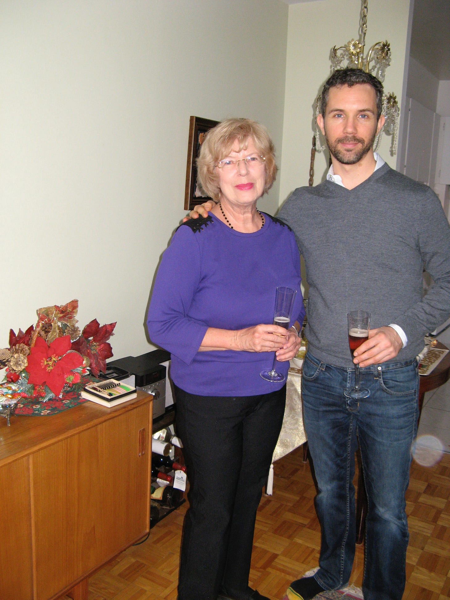Avec ma tante Lise, qui a habité près de 40 ans au même endroit à Montréal et m’a appris plein de choses. Avec ma tante Lise, qui a habité près de 40 ans au même endroit à Montréal et m’a appris plein de choses.