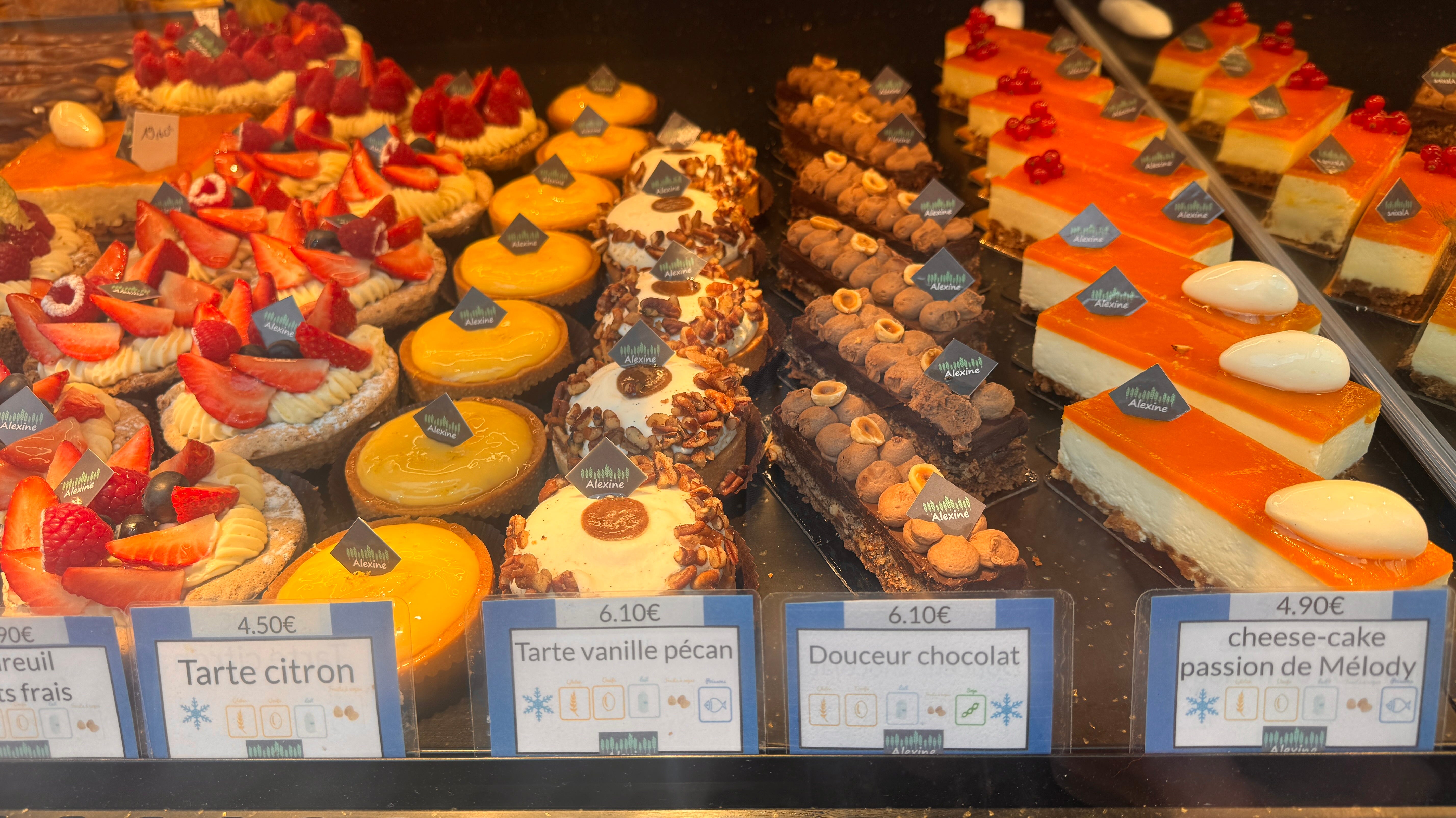 Montmartre: Notes from Paris's 'Village' - by Ruth Stroud