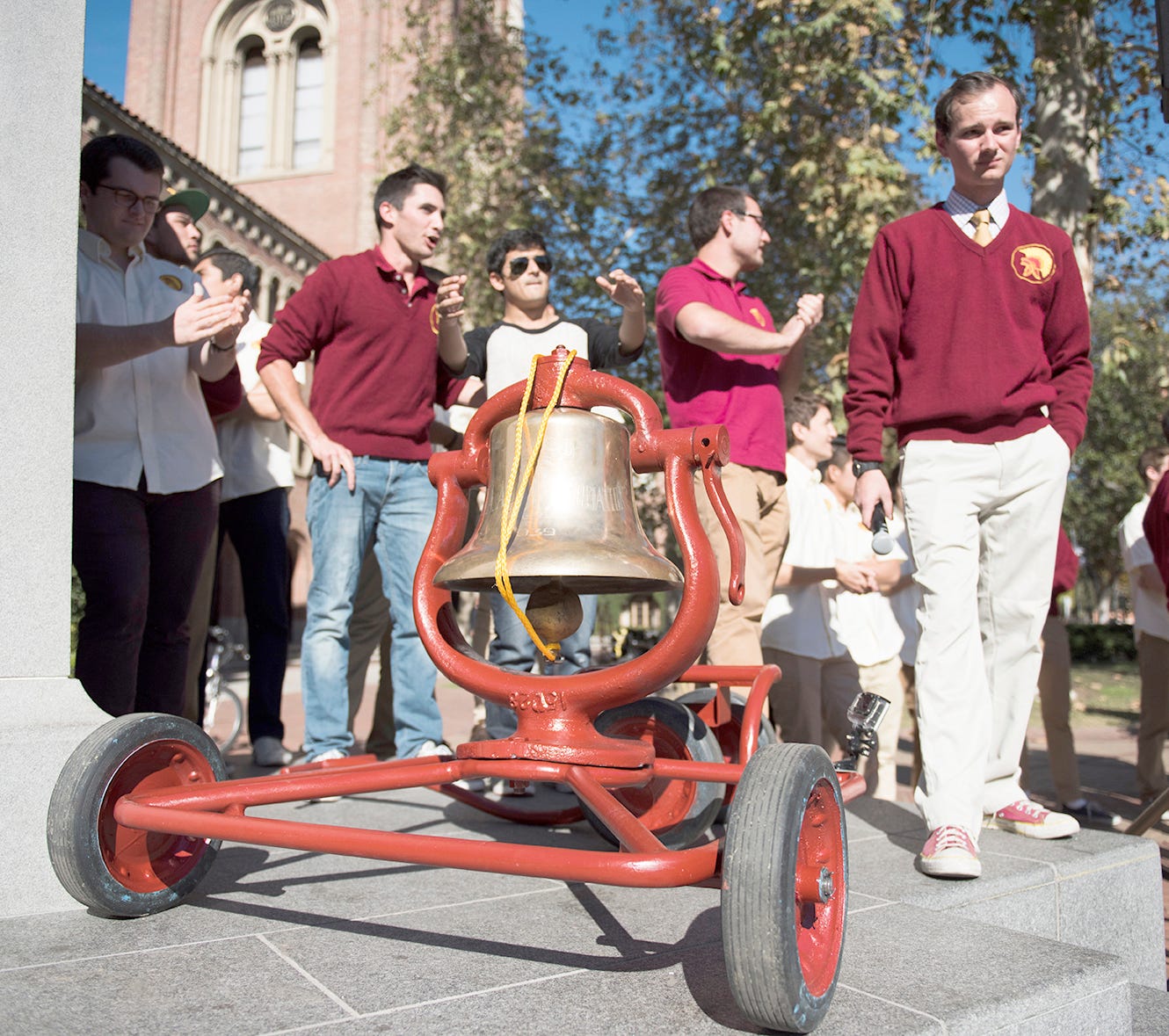 Rally held to celebrate return of the Victory Bell - Daily Trojan Rally held to celebrate return of the Victory Bell - Daily Trojan