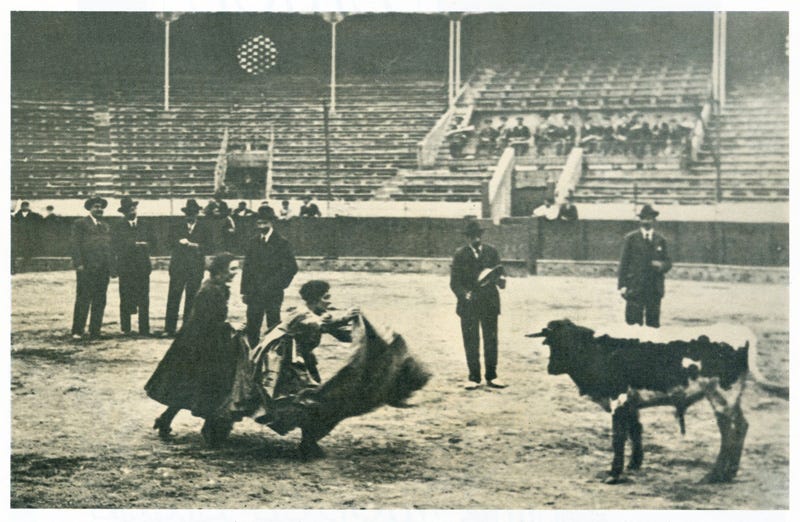 File:Plaza de Toros de Indauchu, señoritas toreando en un festival, h. 1914 (3) wiki.jpg File:Plaza de Toros de Indauchu, señoritas toreando en un festival, h. 1914 (3) wiki.jpg