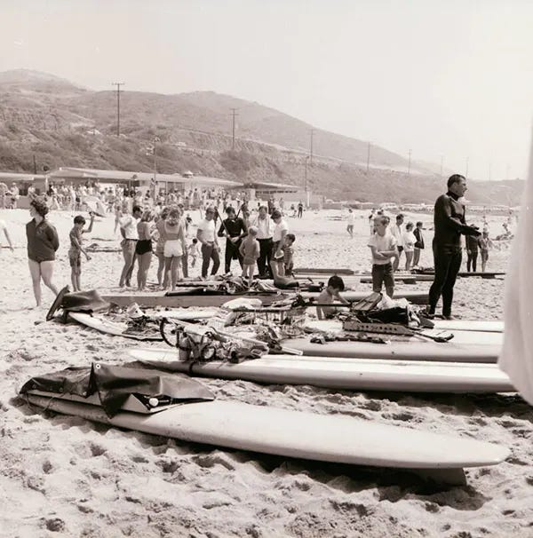 Six young women with their surfboards on a Southern California beach, circa late 1920s/early 1930s. Six young women with their surfboards on a Southern California beach, circa late 1920s/early 1930s.