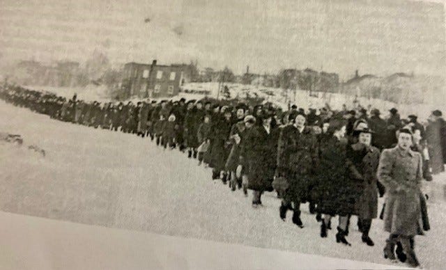 A group of people walking in the snow

AI-generated content may be incorrect.