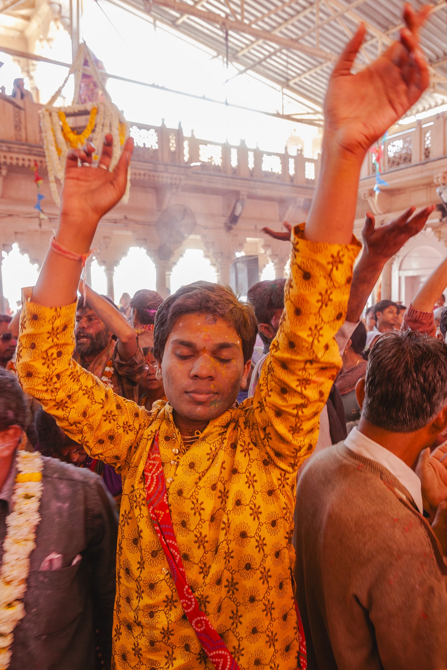 Radha Rani temple, Barsana, India. 1/60, ƒ/5.6, ISO 800, 28mm Radha Rani temple, Barsana, India. 1/60, ƒ/5.6, ISO 800, 28mm