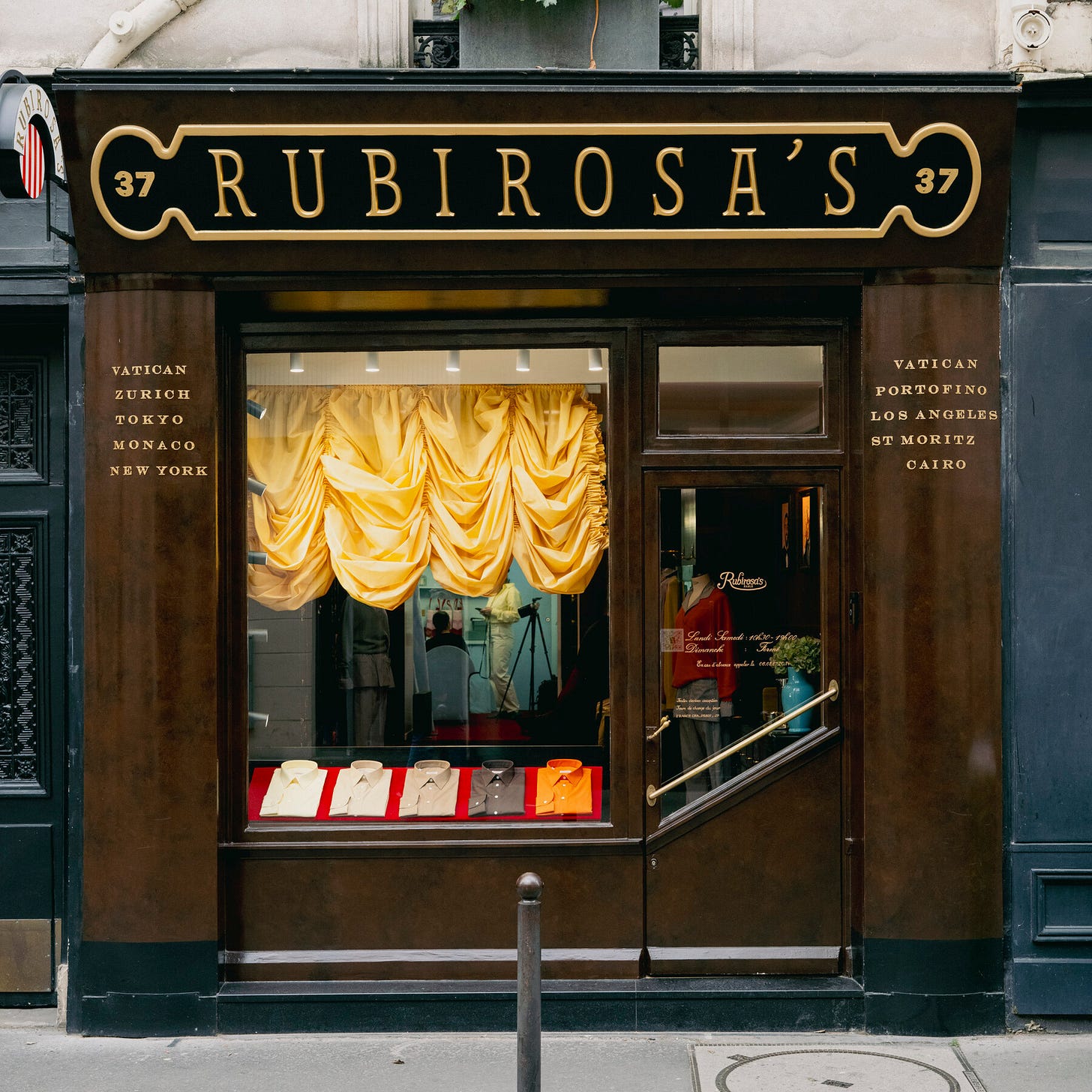 The Small Parisian Shop That's Become a Retail Phenomenon - The New York Times The Small Parisian Shop That's Become a Retail Phenomenon - The New York Times