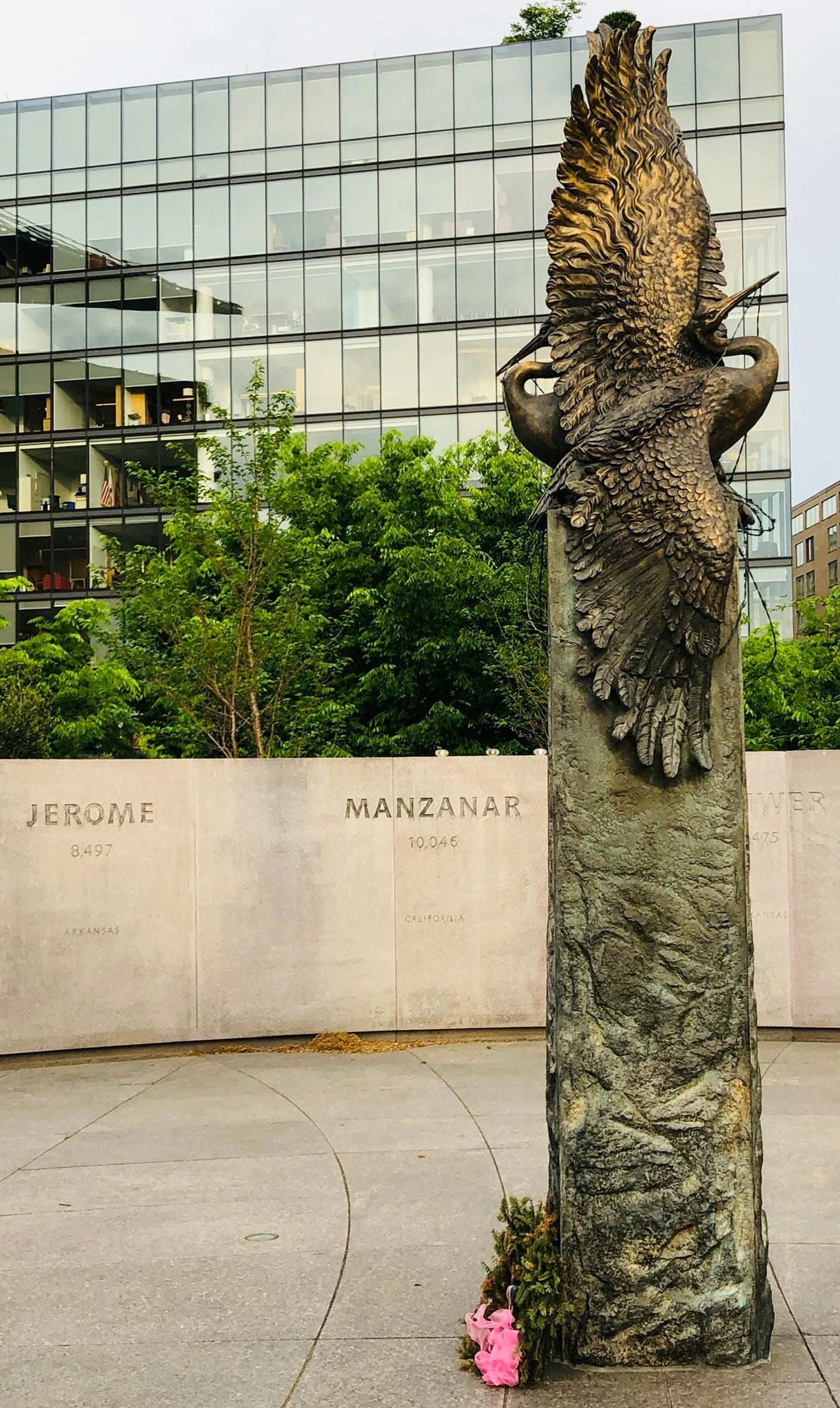 A statue of a bird with a stone pillar in front of a building

AI-generated content may be incorrect.