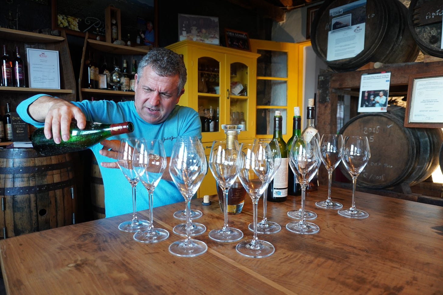 Fortunato pours a older vintage of Czar in his barrel room. Photo (C) Simon J Woolf