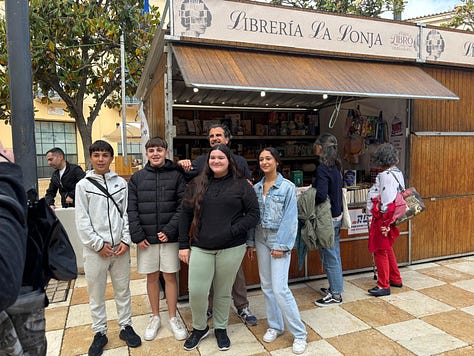 Firmando libros en Vélez-Málaga