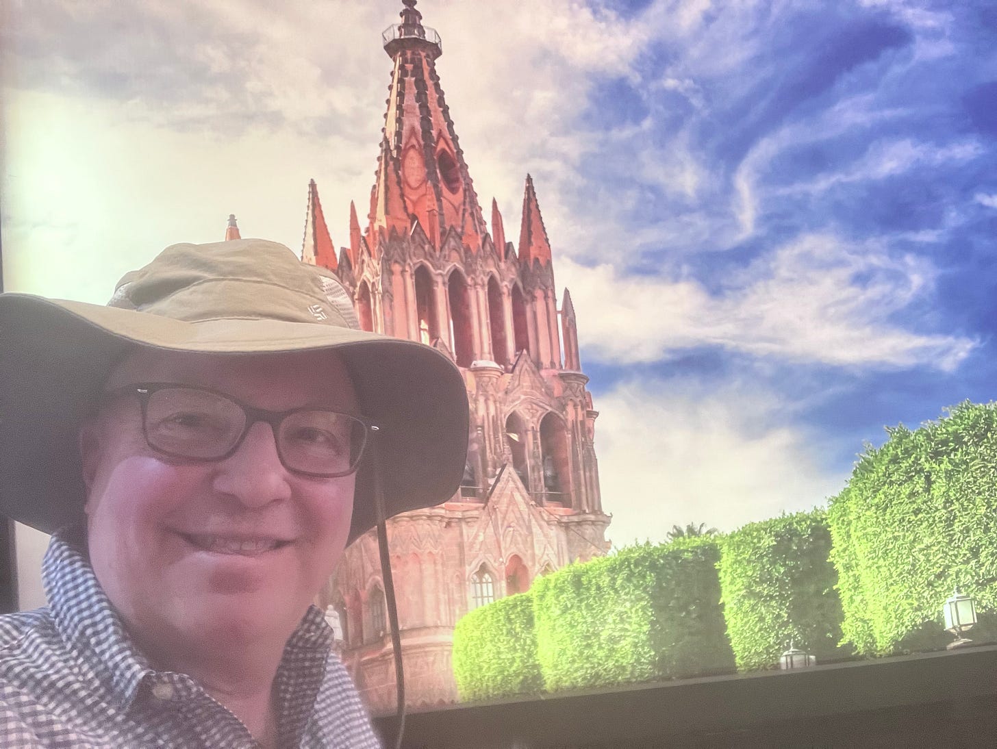 Photo a man wearing glasses and a hat in San Miguel de Allende