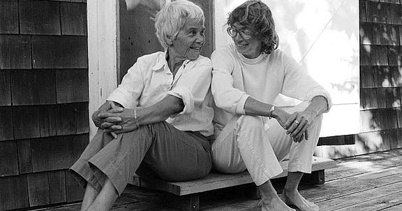 Mary Oliver on What Attention Really Means and Her Moving Elegy for Her Soul Mate – The Marginalian Mary Oliver on What Attention Really Means and Her Moving Elegy for Her Soul Mate – The Marginalian
