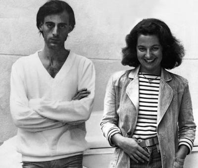 Foto em preto e branco de pessoas posando para foto
Descrição gerada automaticamente Foto em preto e branco de pessoas posando para foto
Descrição gerada automaticamente