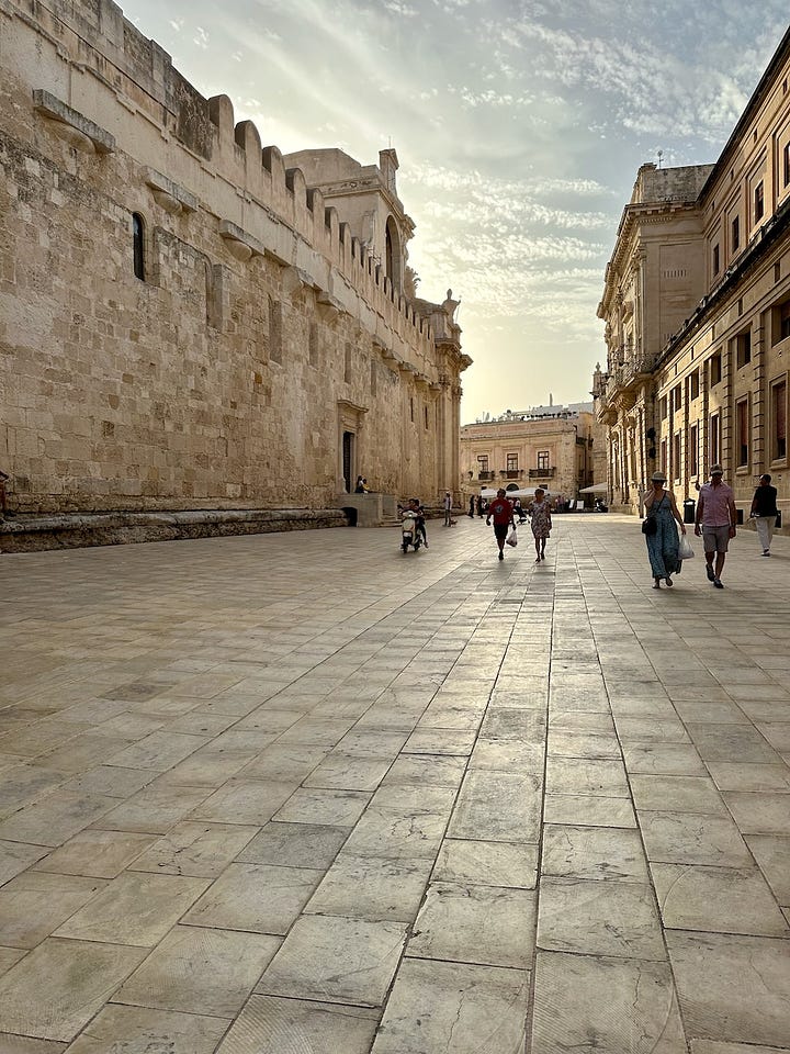 Ancient Greek columns of the Duomo di Siracusa: Gillian Knows Best guide to Ortigia