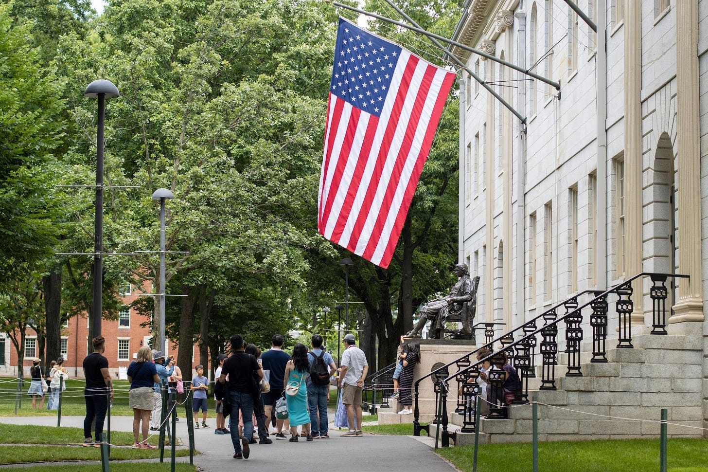 A group of people walking on a sidewalk

AI-generated content may be incorrect.
