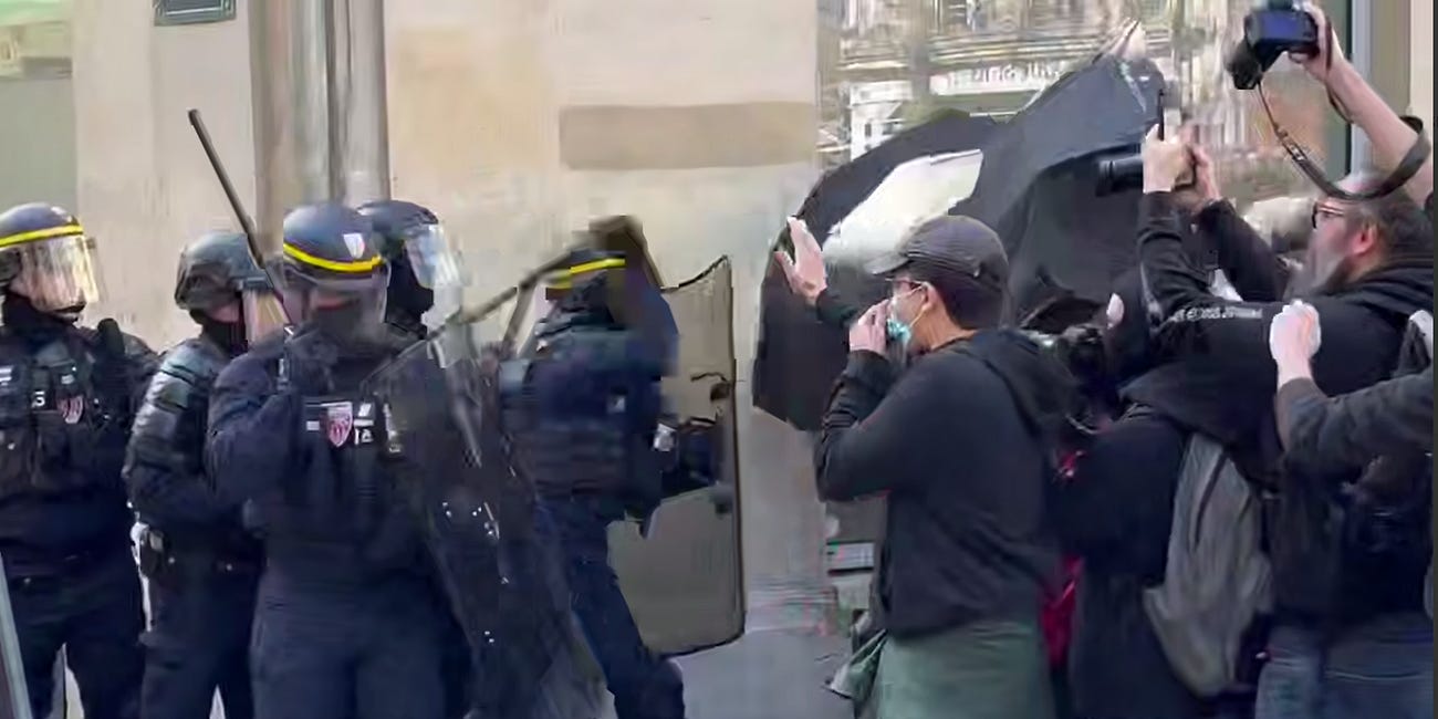 Η αστυνομία διαλύει βίαια φοιτητική διαμαρτυρία στο Παρίσι