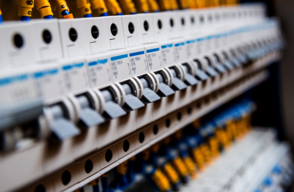 Capacitación en Sistemas de Protección en Instalaciones Eléctricas  Industriales - Eficiencia energética | Pontificia Universidad Católica del  PerúEficiencia energética | Pontificia Universidad Católica del Perú