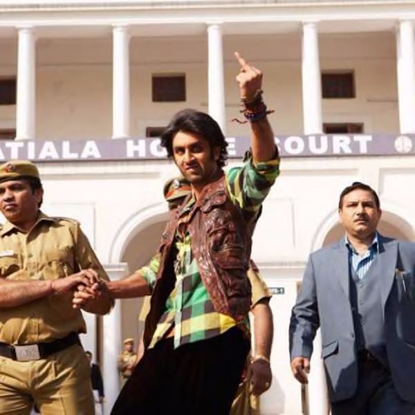 Ae Dil Hai Mushkil isn't the first time we saw Ranbir Kapoor showing middle  finger! Here's the proof