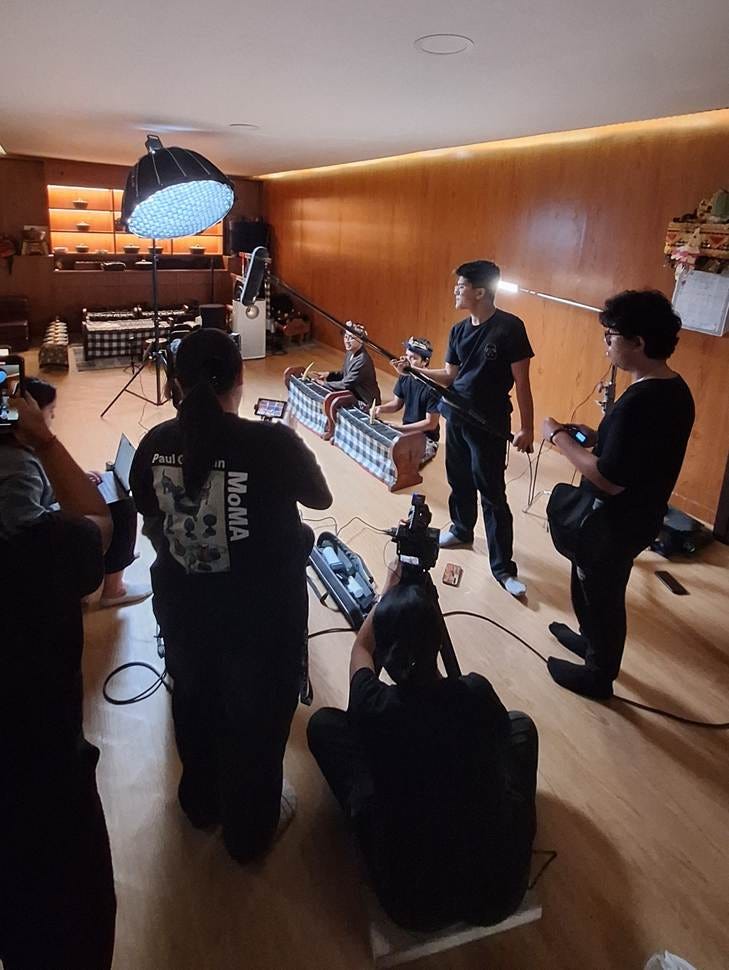 A group of people playing instruments

AI-generated content may be incorrect.