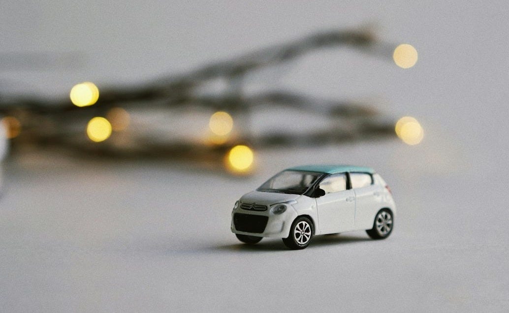 white car miniature in selective focus photography