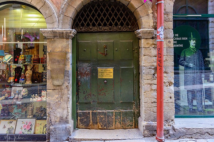 Traboule entry and sign