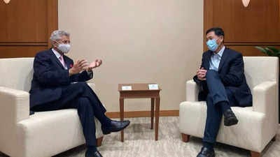 jaishankar: Jaishankar meets Singapore&#39;s finance, health ministers; discusses  bilateral ties, health security cooperation | India News - Times of India