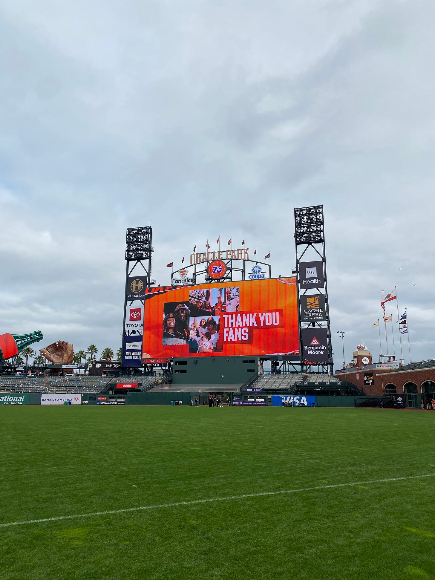 Thank You Fans message on Oracle Park scoreboard