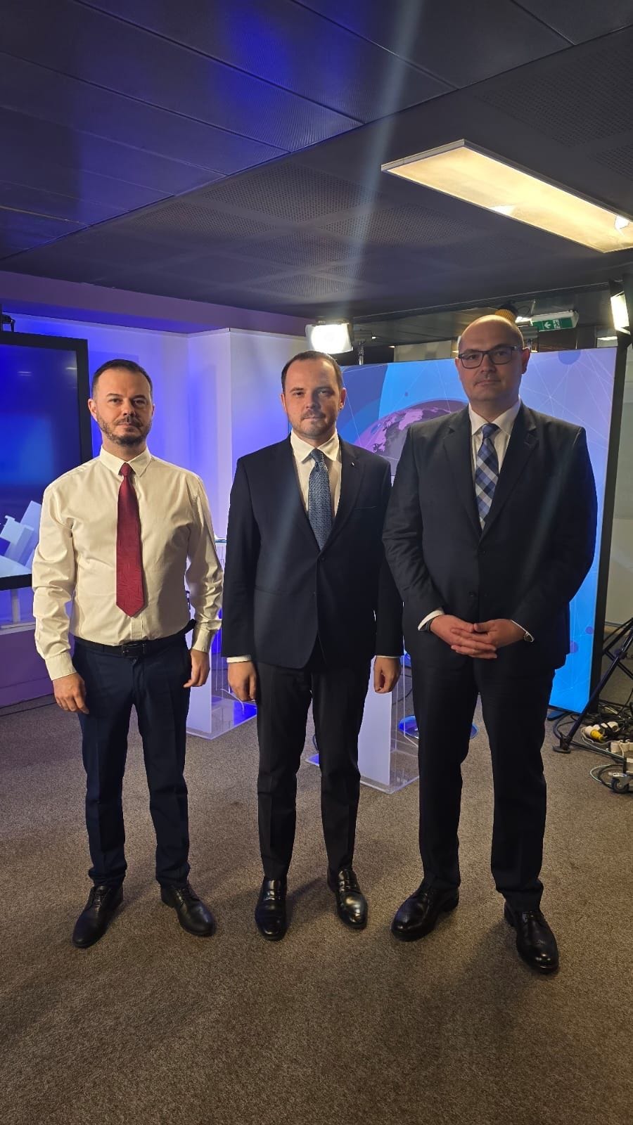 Nu este furnizată o descriere text alternativă pentru această imagine