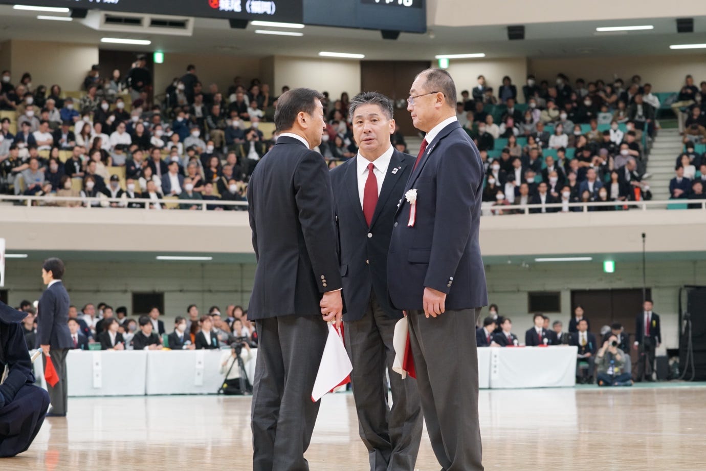 A group of men in suits

AI-generated content may be incorrect.