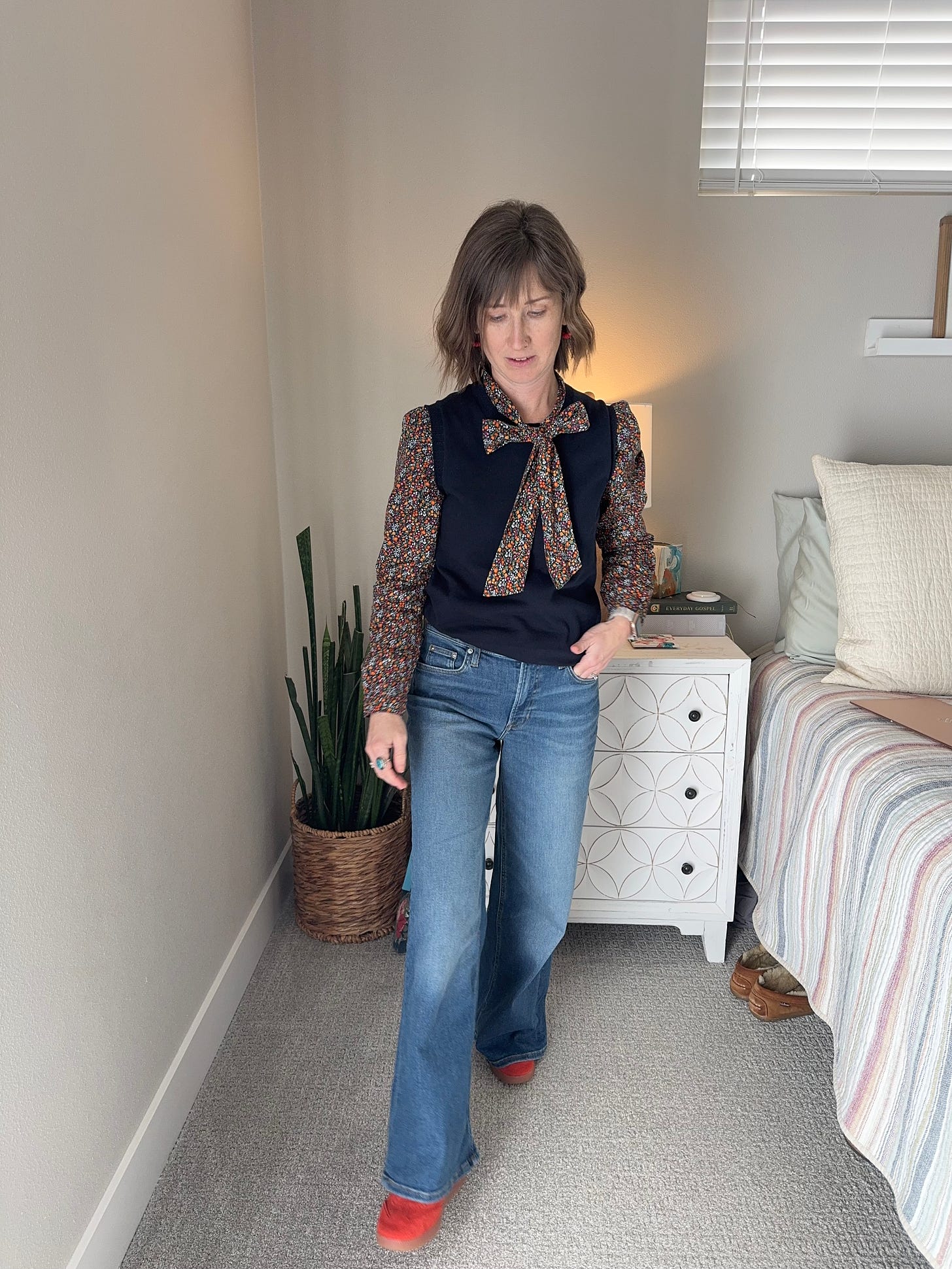 thrifted style, mom style