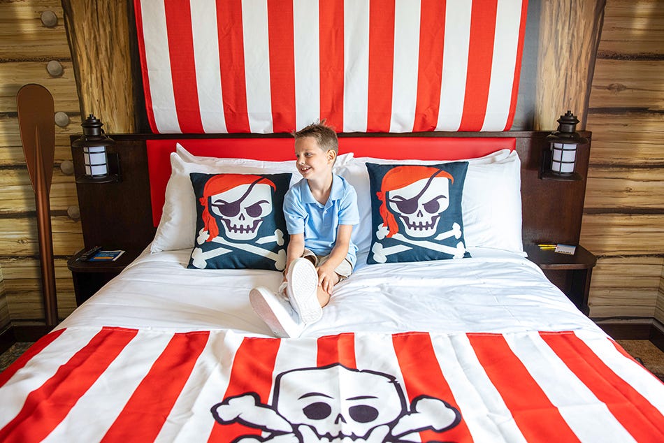 Pirate-themed room at the Legoland New York Hotel