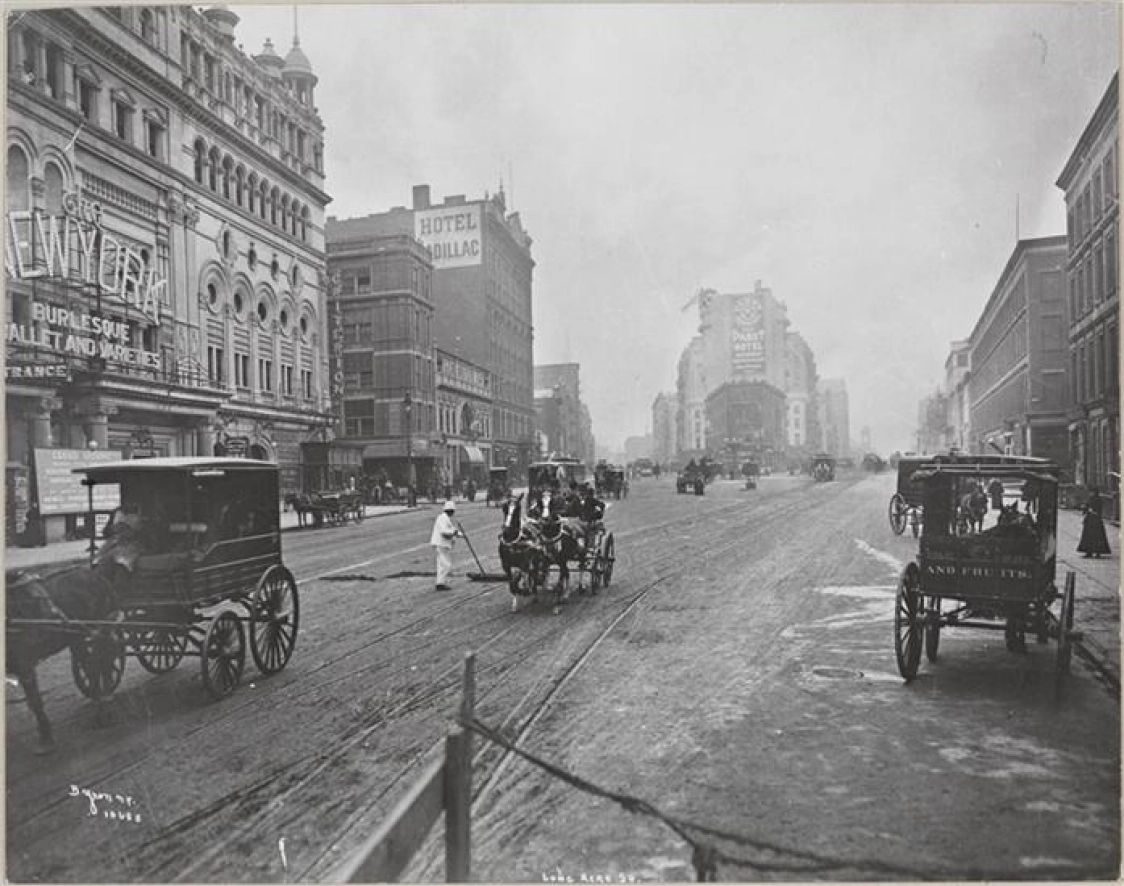 A historic photo of the streets of Times Square from 1898