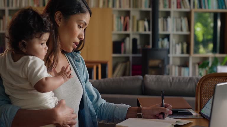 490+ Parent Researching On Computer Stock Videos and Royalty-Free Footage -  iStock