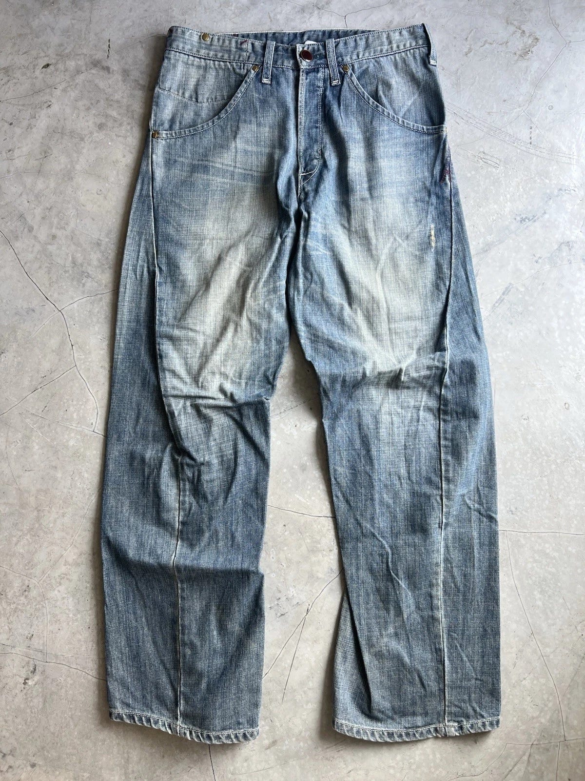 Vintage Levis Engineered Twisted Jeans Buckle Back Actual 32x32.5 - Picture 2 of 7 Vintage Levis Engineered Twisted Jeans Buckle Back Actual 32x32.5 - Picture 2 of 7