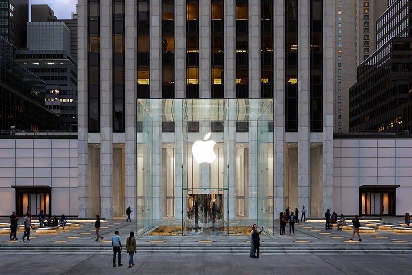 Apple Fifth Avenue 入口|來源:Apple Newsroom Apple Fifth Avenue 入口|來源:Apple Newsroom