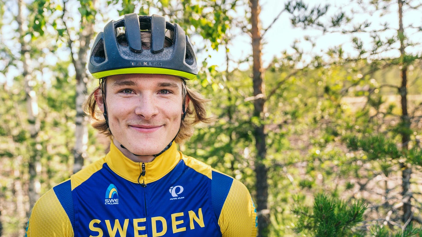 Vilgot Lindh blev fundet død i sengen af sin tvillingebror, Edvin Lindh. Vilgot Lindh blev fundet død i sengen af sin tvillingebror, Edvin Lindh.