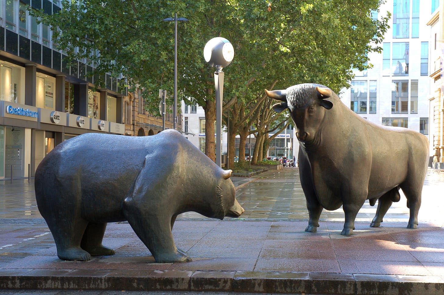 File:Bulle und Bär Frankfurt.jpg - Wikimedia Commons