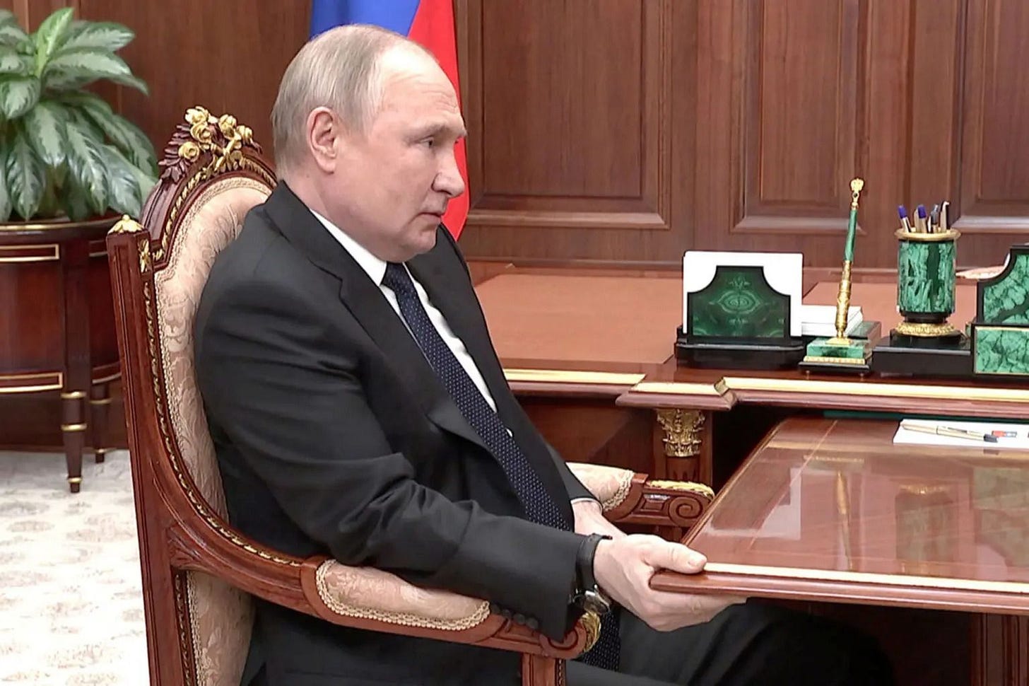 Putin to undergo cancer surgery, transfer power to ex-FSB chief: report Putin to undergo cancer surgery, transfer power to ex-FSB chief: report