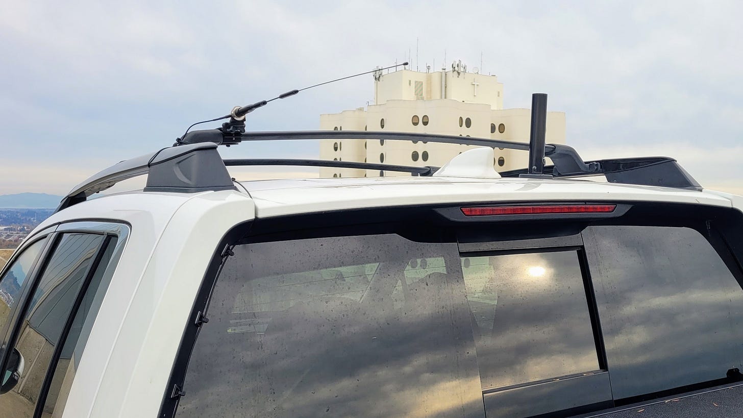 Comet antenna folded down (left) and COMPACtenna (right) Comet antenna folded down (left) and COMPACtenna (right)