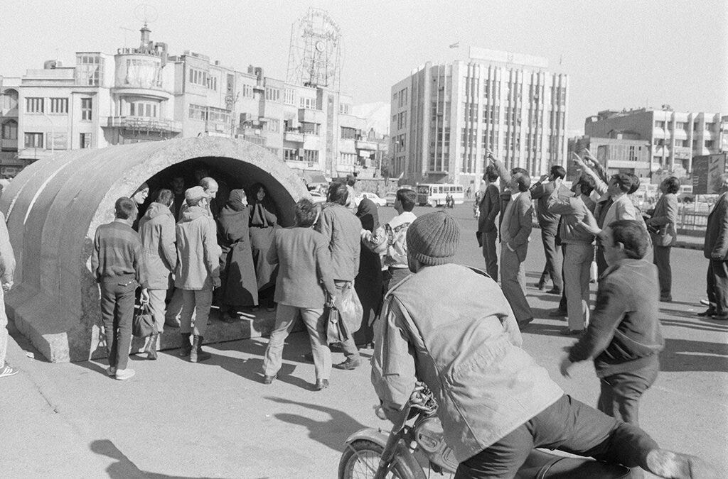 جنگ شهرها: نبرد نابرابر | دو اسکاد سرهم‌بندی می‌شد تا به تهران برسد |  ۲۵۹۷شهید و مجروح در ۹۲حمله هوایی - همشهری آنلاین