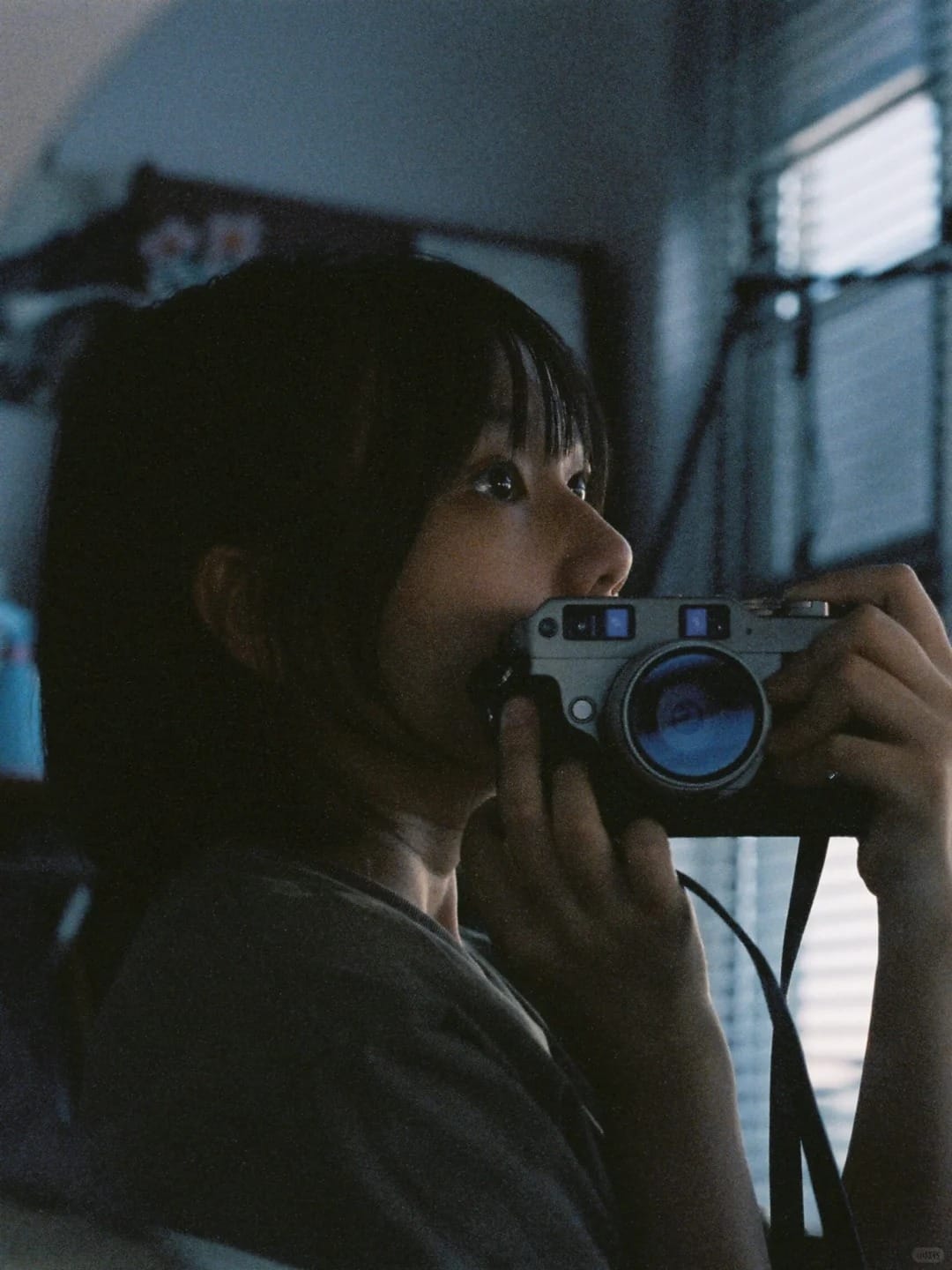 她和她的胶片相机